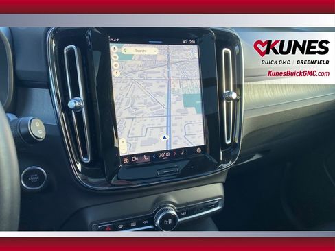 Used 2024 Volvo XC40 B5 Core image 18