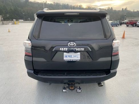 Used 2016 Toyota 4Runner SR5 Premium image 7