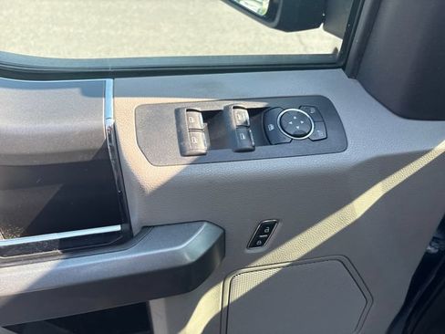 Used 2016 Ford F150 XLT w/ Equipment Group 302A Luxury AWD/4WD image 18