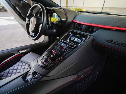 Used 2018 Lamborghini Aventador S image 85