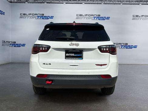 Used 2025 Jeep Compass Trailhawk AWD/4WD image 6