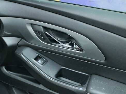 Used 2022 Chevrolet Traverse LT image 11