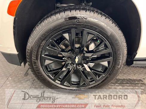 Used 2024 Chevrolet Suburban High Country w/ Advanced Technology Package AWD/4WD image 23