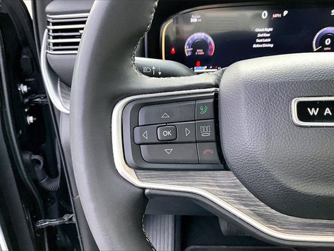 Certified 2024 Jeep Wagoneer L Series II w/ Flexible Seating Group image 28