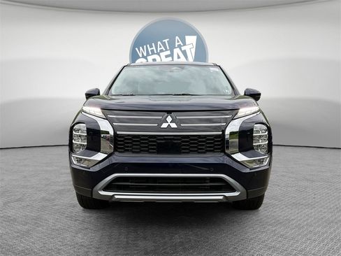 New 2025 Mitsubishi Outlander SE image 9