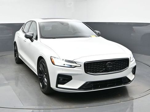 Used 2024 Volvo S60 B5 Plus w/ Climate Package FWD image 2