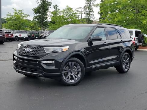Certified 2023 Ford Explorer XLT w/ Equipment Group 202A AWD/4WD image 39
