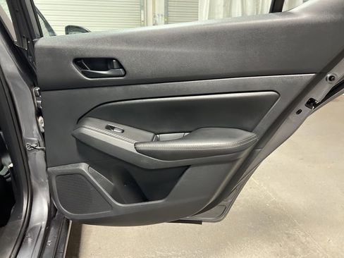 Used 2024 Nissan Altima 2.5 SV FWD image 11