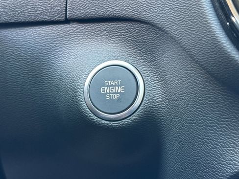 New 2025 Volvo XC40 B5 Core w/ Protection Package Premier image 21