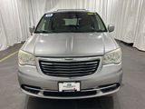 Used 2013 Chrysler Town & Country Touring image 6