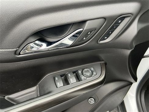 Certified 2023 GMC Acadia SLT w/ Technology Package image 15