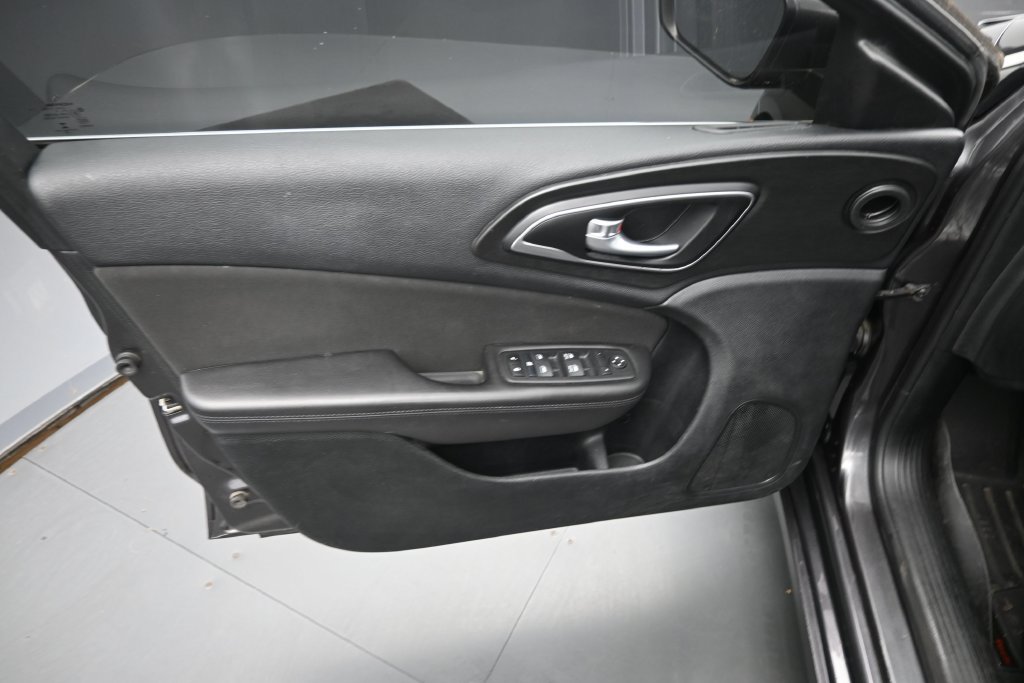 Used 2015 Chrysler 200 Limited w/ Convenience Group FWD image 23