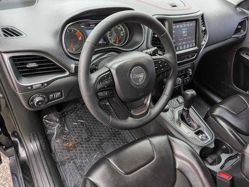 Used 2022 Jeep Cherokee Trailhawk AWD/4WD image 2