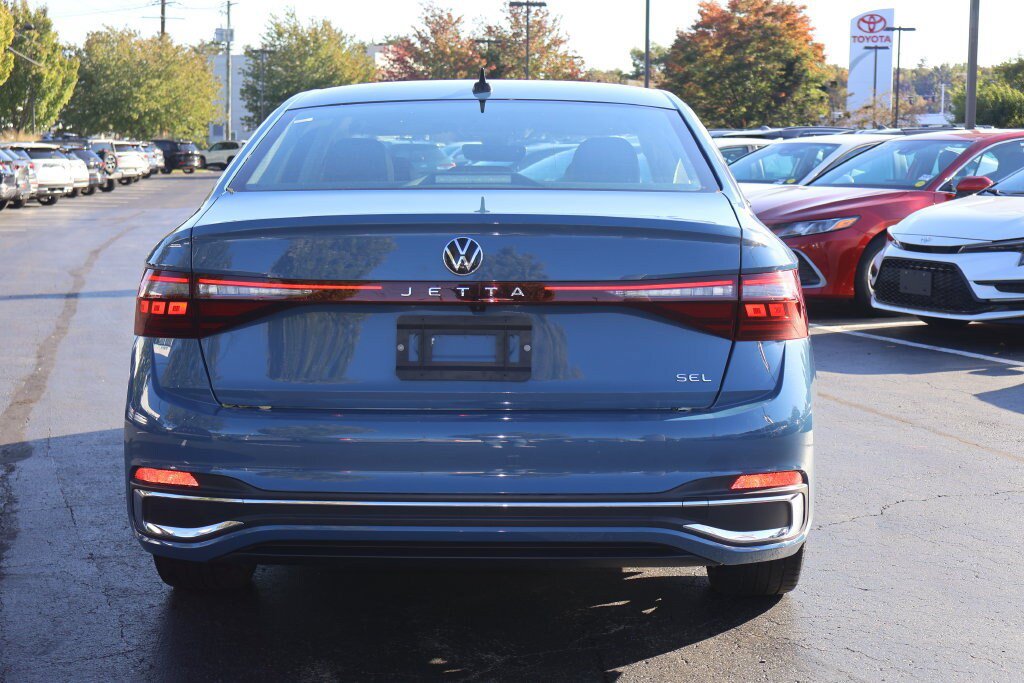 Used 2025 Volkswagen Jetta SEL FWD image 6