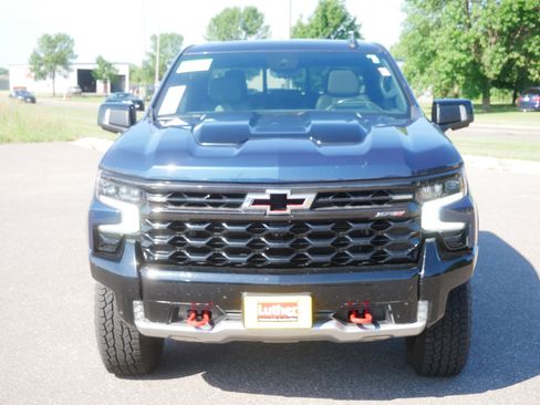 Used 2022 Chevrolet Silverado 1500 ZR2 w/ Technology Package AWD/4WD image 2