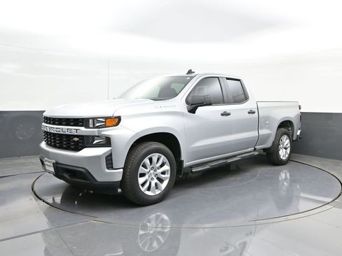 Used 2021 Chevrolet Silverado 1500 Custom image 1