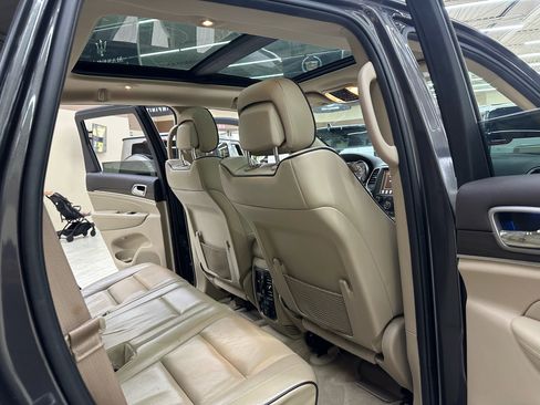 Used 2018 Jeep Grand Cherokee Overland image 39