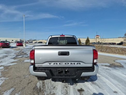 Used 2022 Toyota Tacoma SR w/ SX Package image 6