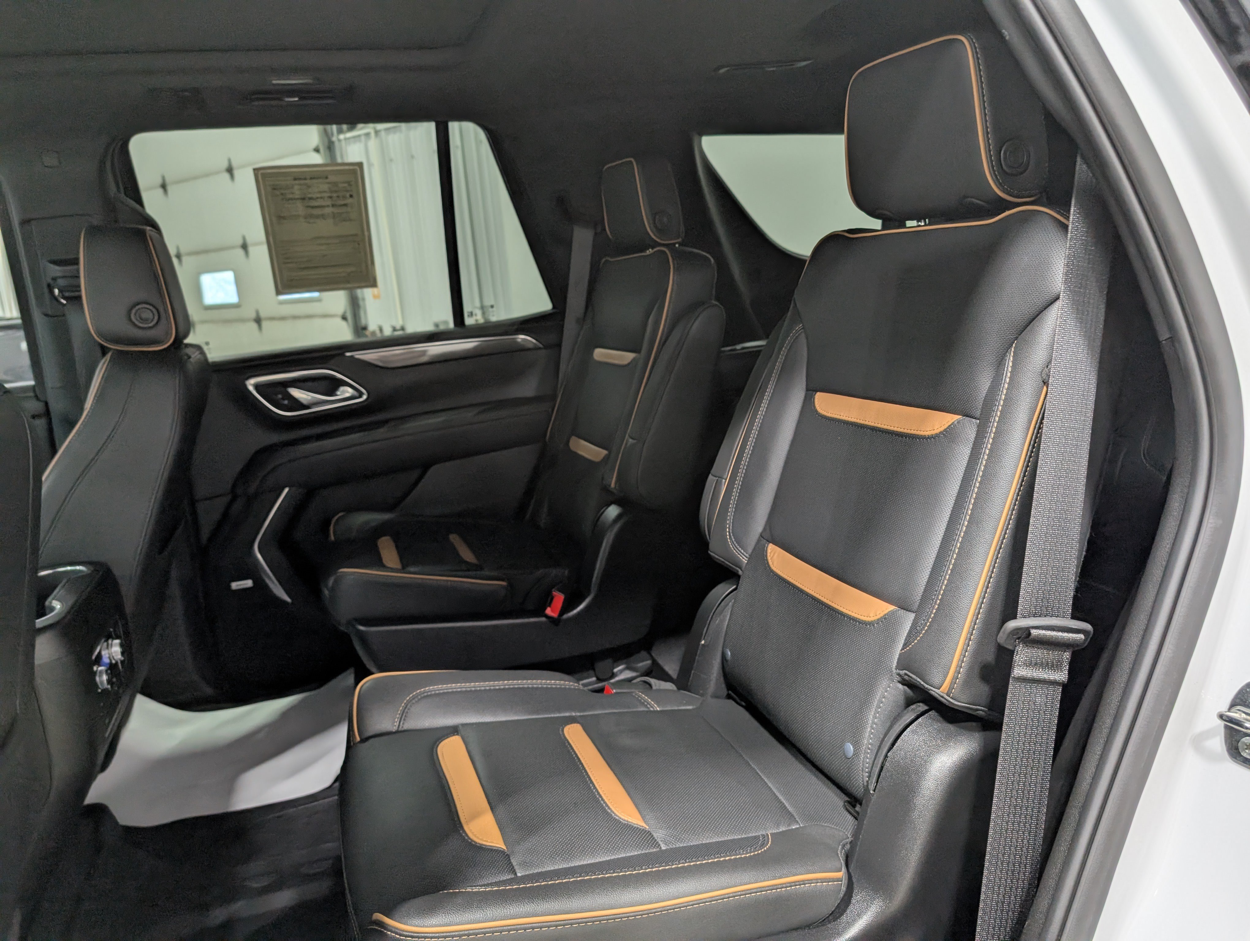Used 2024 GMC Yukon AT4 w/ Technology Package AWD/4WD image 17