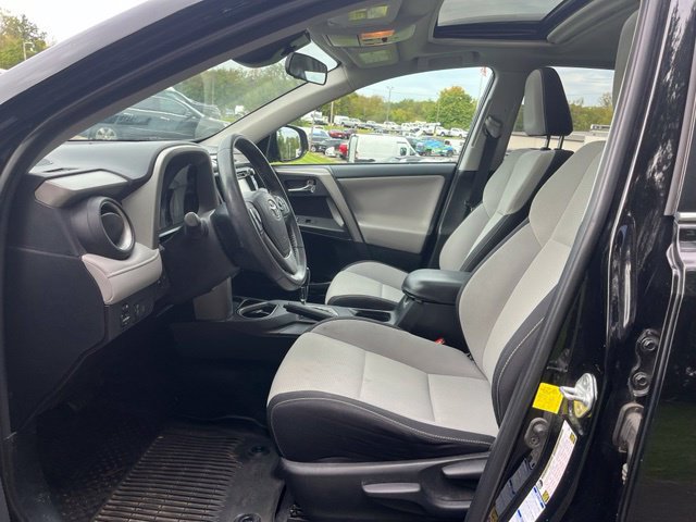 Used 2018 Toyota RAV4 XLE AWD/4WD image 12