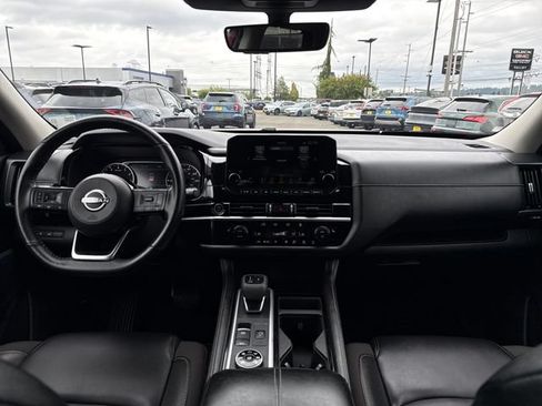 Used 2023 Nissan Pathfinder SL AWD/4WD image 11