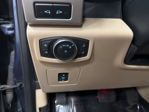 Used 2015 Ford F150 Lariat w/ Equipment Group 502A Luxury AWD/4WD image 32