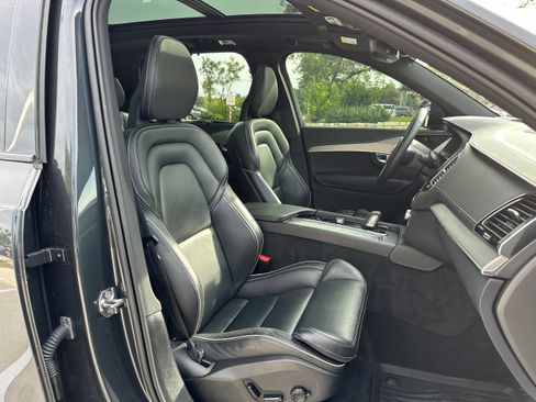 Used 2022 Volvo XC90 T8 R-Design w/ Advanced Package image 10