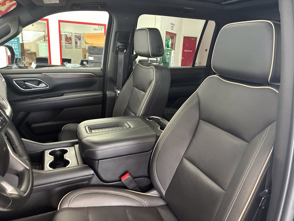 Used 2023 Chevrolet Suburban Premier w/ Premium Package 2 AWD/4WD image 18