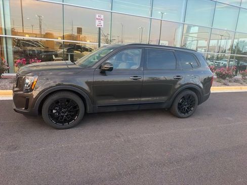 Used 2021 Kia Telluride SX w/ Nightfall Edition Package AWD/4WD image 3