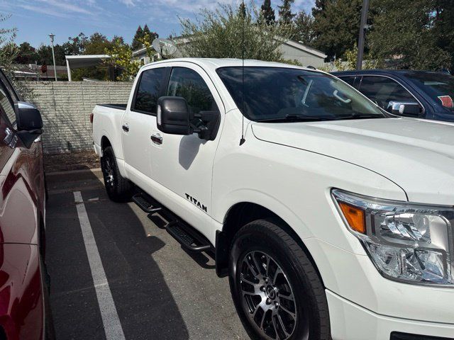 Used 2021 Nissan Titan SV w/ SV Convenience Package AWD/4WD image 2