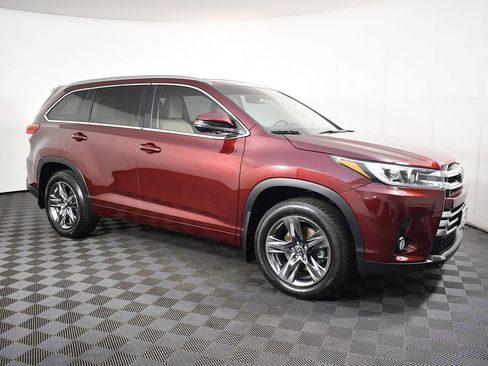 Used 2017 Toyota Highlander Limited image 6