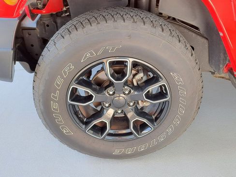 Used 2018 Jeep Wrangler Unlimited Sahara image 35