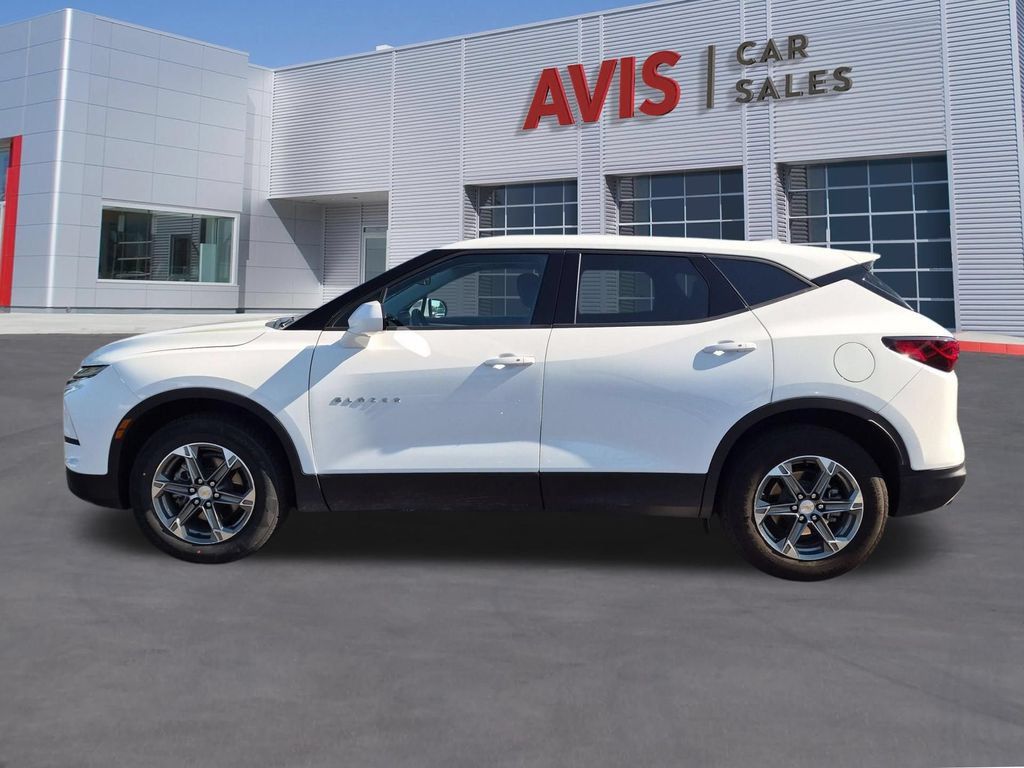 Used 2025 Chevrolet Blazer LT FWD image 10
