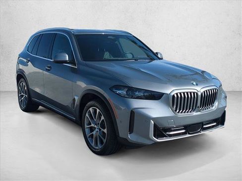 Used 2024 BMW X5 xDrive40i w/ Parking Assistance Package AWD/4WD image 3