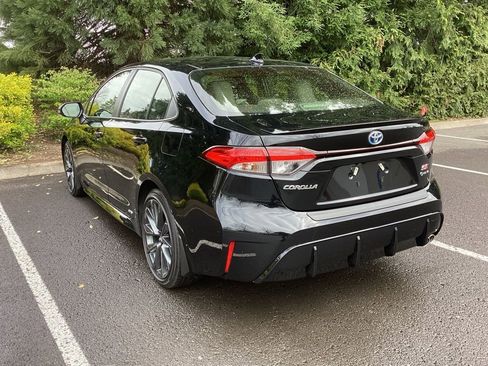 Used 2025 Toyota Corolla SE w/ SE Premium Package image 11