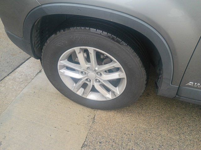 Used 2013 Kia Sorento EX AWD/4WD image 11