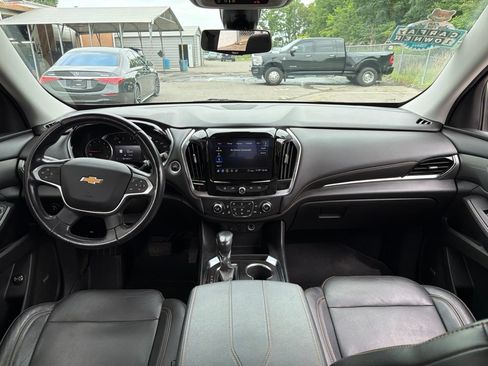 Used 2021 Chevrolet Traverse LT w/ LT Premium Package FWD image 24