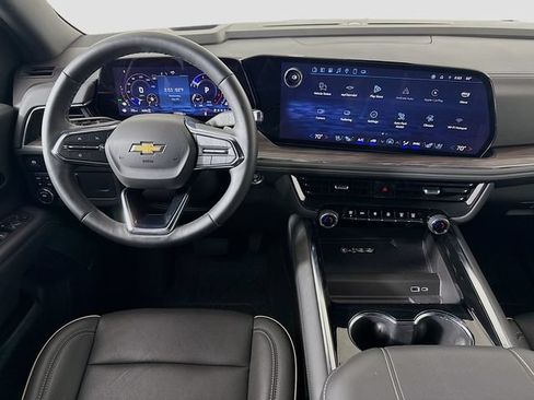 Used 2025 Chevrolet Tahoe Premier AWD/4WD image 22