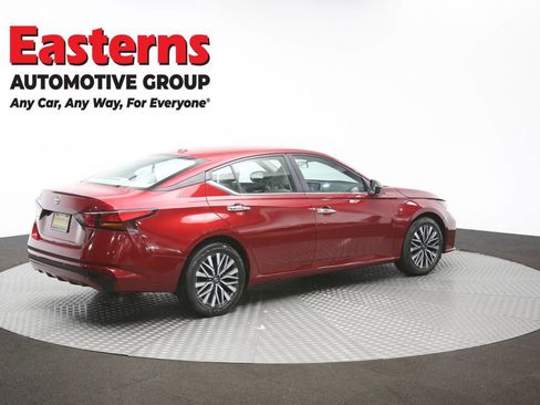 Used 2025 Nissan Altima 2.5 SV FWD image 41