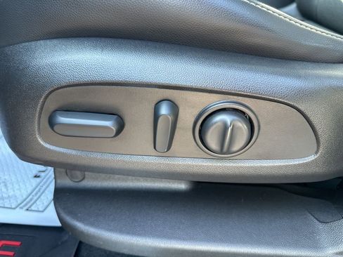 Used 2018 GMC Acadia SLT image 18