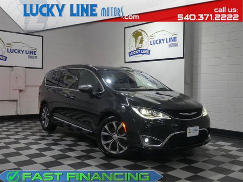 Used 2020 Chrysler Pacifica Limited w/ Tire & Wheel Group FWD image 1