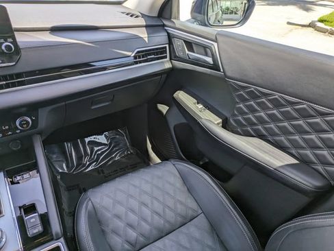 Used 2024 Mitsubishi Outlander SEL AWD/4WD image 18