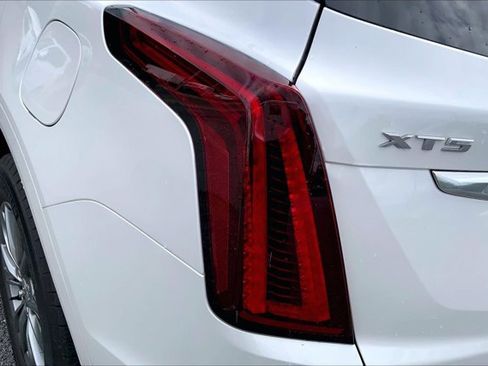 Used 2023 Cadillac XT5 Premium Luxury w/ LPO, Floor Liner Package AWD/4WD image 28