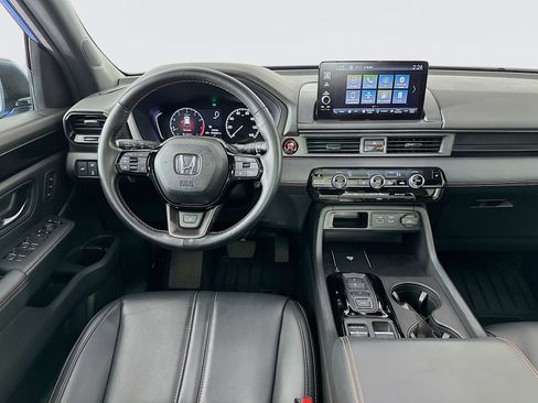 Used 2025 Honda Pilot TrailSport image 22