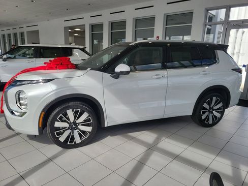 New 2026 Mitsubishi Outlander SEL image 2