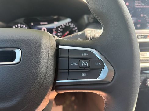 New 2025 Jeep Compass Latitude w/ Sun & Sound Group AWD/4WD image 23