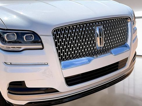 Used 2022 Lincoln Navigator Reserve AWD/4WD image 31