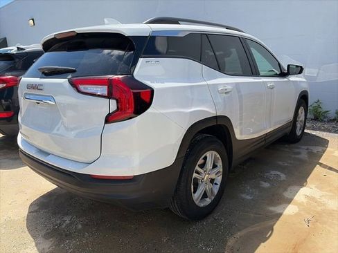 Used 2023 GMC Terrain SLE w/ Driver Convenience Package FWD image 4
