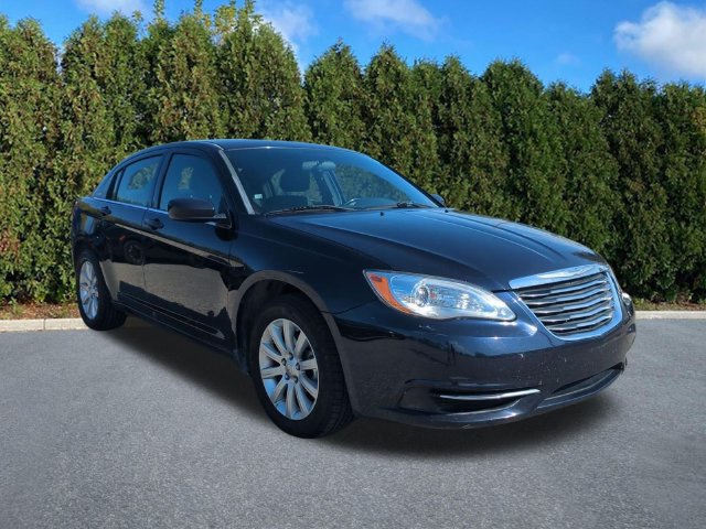 Used 2011 Chrysler 200 Touring FWD image 3