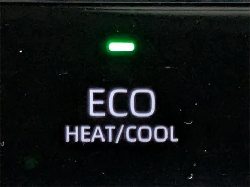 Used 2024 Toyota Venza Limited image 30